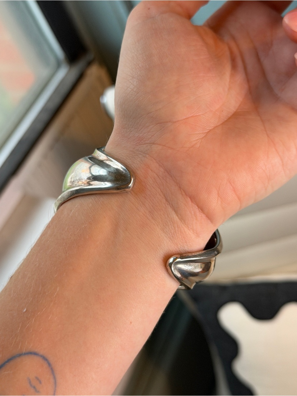 Robert Lee Morris silver cuff - Picture 5 of 8